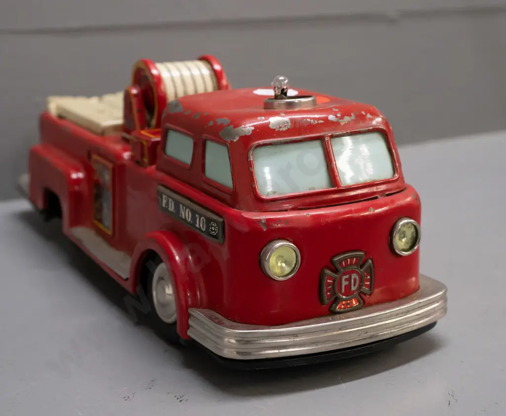 Japanese retro tin toy fire truck, marked Linemar Toys Japan - some paint wear, missing red dome from cab, would likely Image 1++