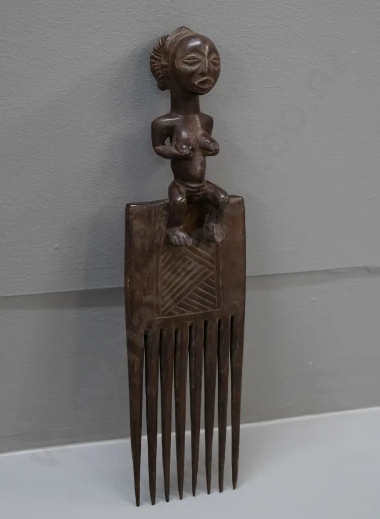 carved wooden comb from Luba tribe, DRC (Congo) L-260 W-70 Image 1++