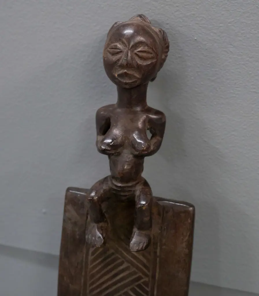 carved wooden comb from Luba tribe, DRC (Congo) L-260 W-70 Image 1++
