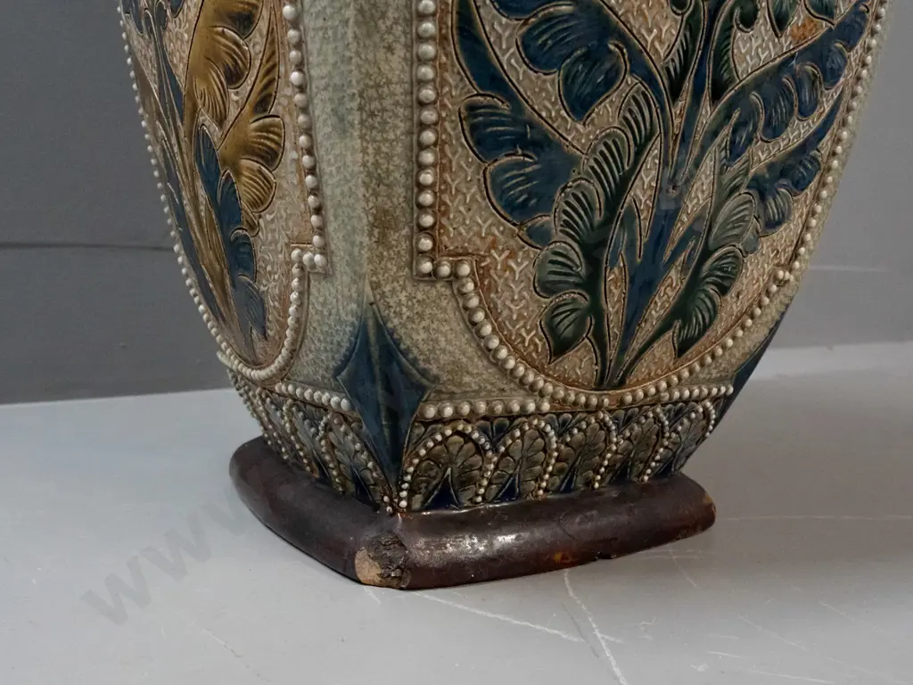 antique large Royal Doulton Lambeth salt-glazed urn vase with sgraffito floral decoration, incised GTH and '610' mark on Image 1++