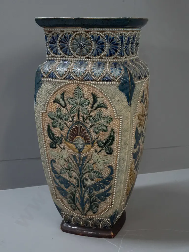 antique large Royal Doulton Lambeth salt-glazed urn vase with sgraffito floral decoration, incised GTH and '610' mark on Image 1++