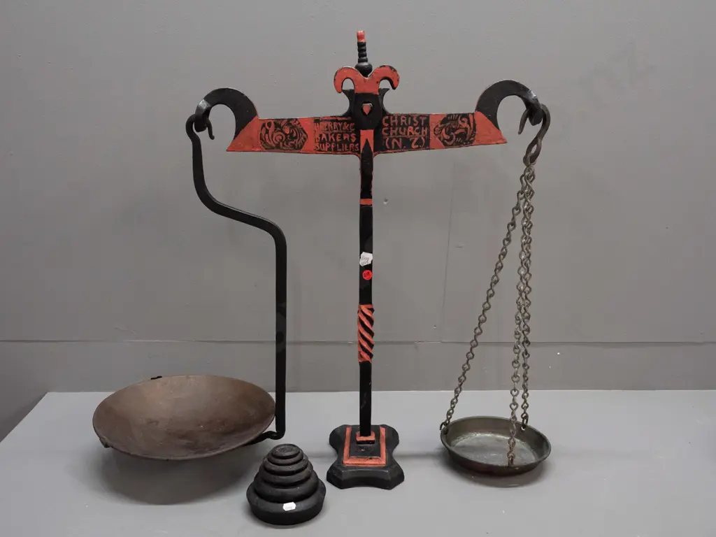 vintage cast metal balance scales with large tin pan, 6 cast iron weights to 4 lb. - scale markings have been painted, Image 1++