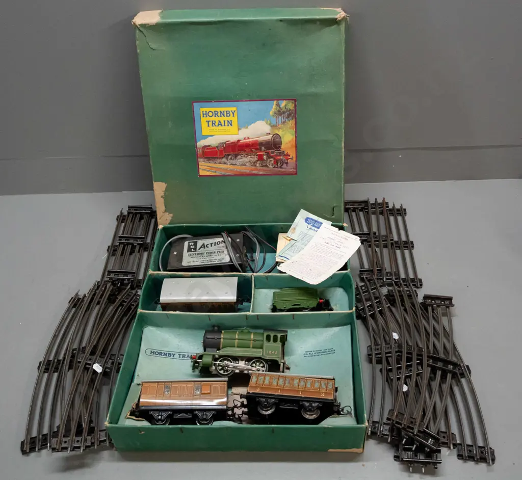 vintage Hornby 'O' gauge electric railway - E502 Passenger set in original box with some spare track - overall age wear, Image 1++