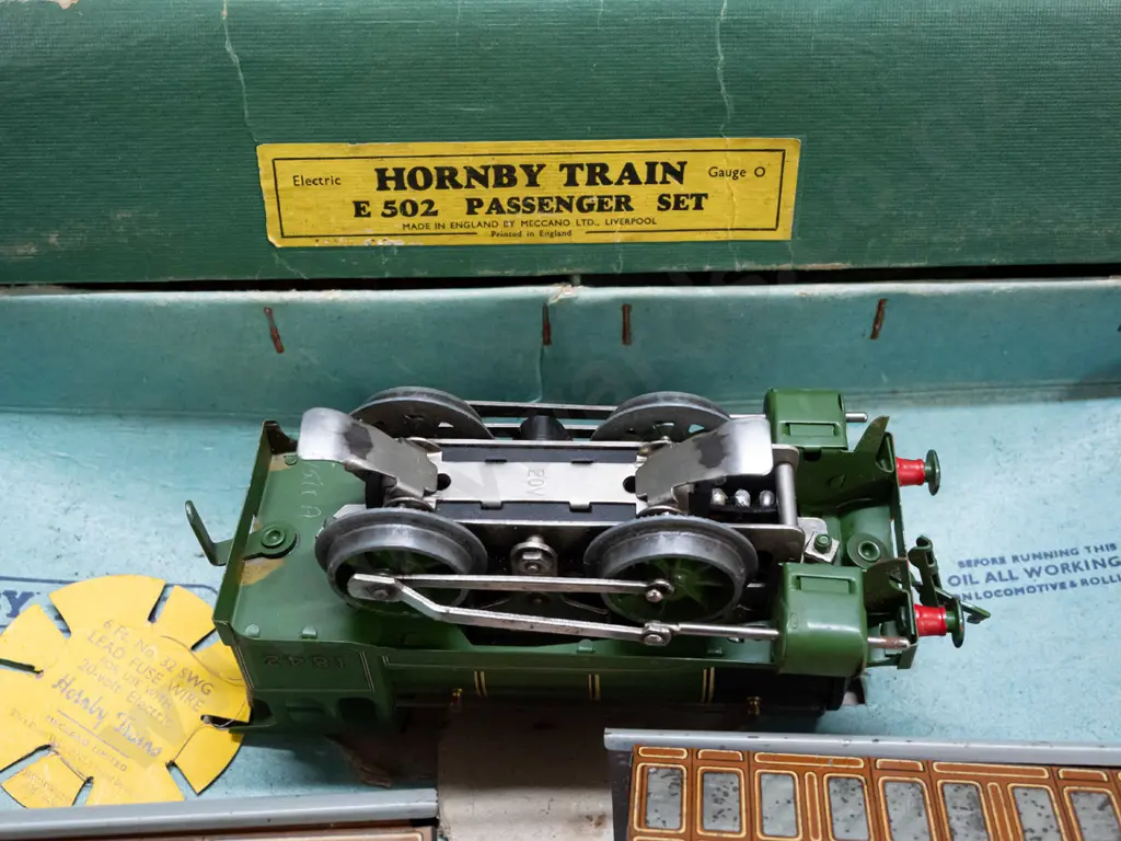 vintage Hornby 'O' gauge electric railway - E502 Passenger set in original box with some spare track - overall age wear, Image 1++