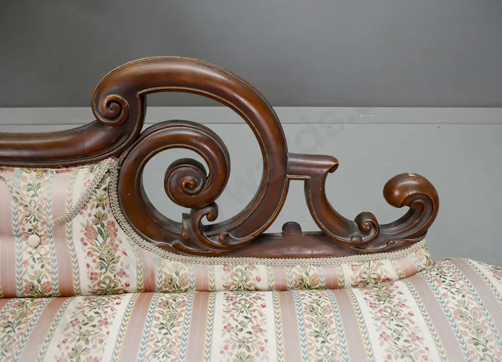 Victorian walnut chaise longue with shaped carved back, scrolling ends, serpentine front on carved cab legs, deep button Image 1++