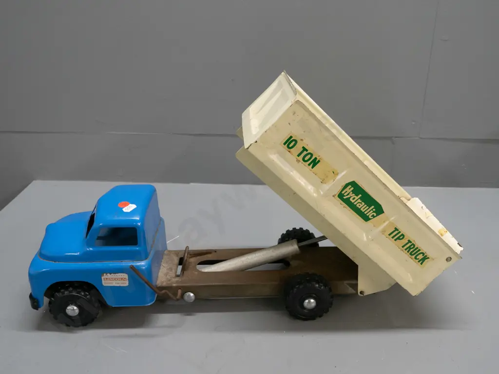 Lincoln  "10-Ton Hydraulic Tip Truck" with spring tipping mechanism, plastic wheels marked Lincoln - some Image 1++