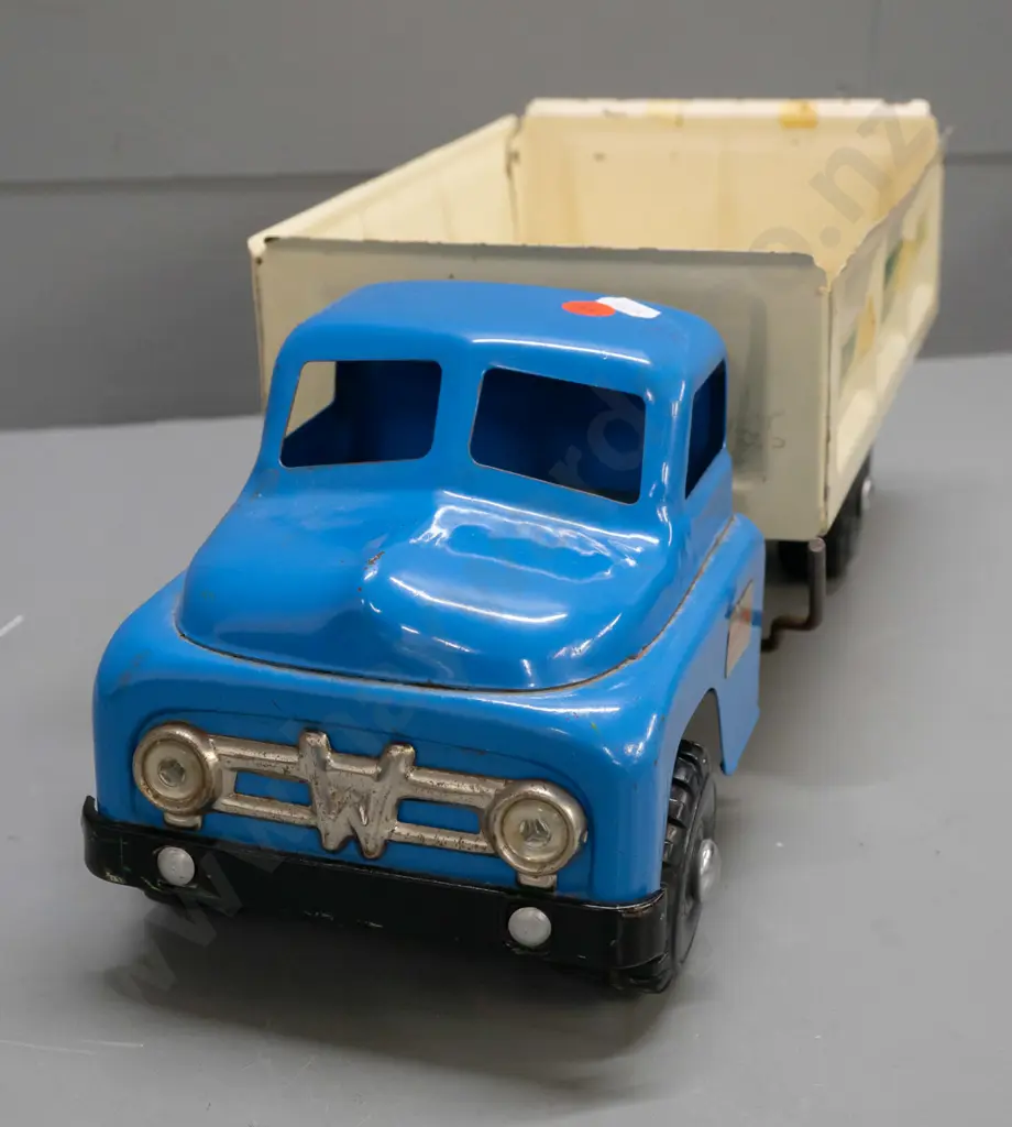 Lincoln  "10-Ton Hydraulic Tip Truck" with spring tipping mechanism, plastic wheels marked Lincoln - some Image 1++