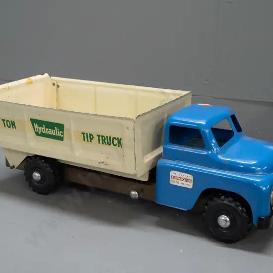 Lincoln  "10-Ton Hydraulic Tip Truck" with spring tipping mechanism, plastic wheels marked Lincoln - some