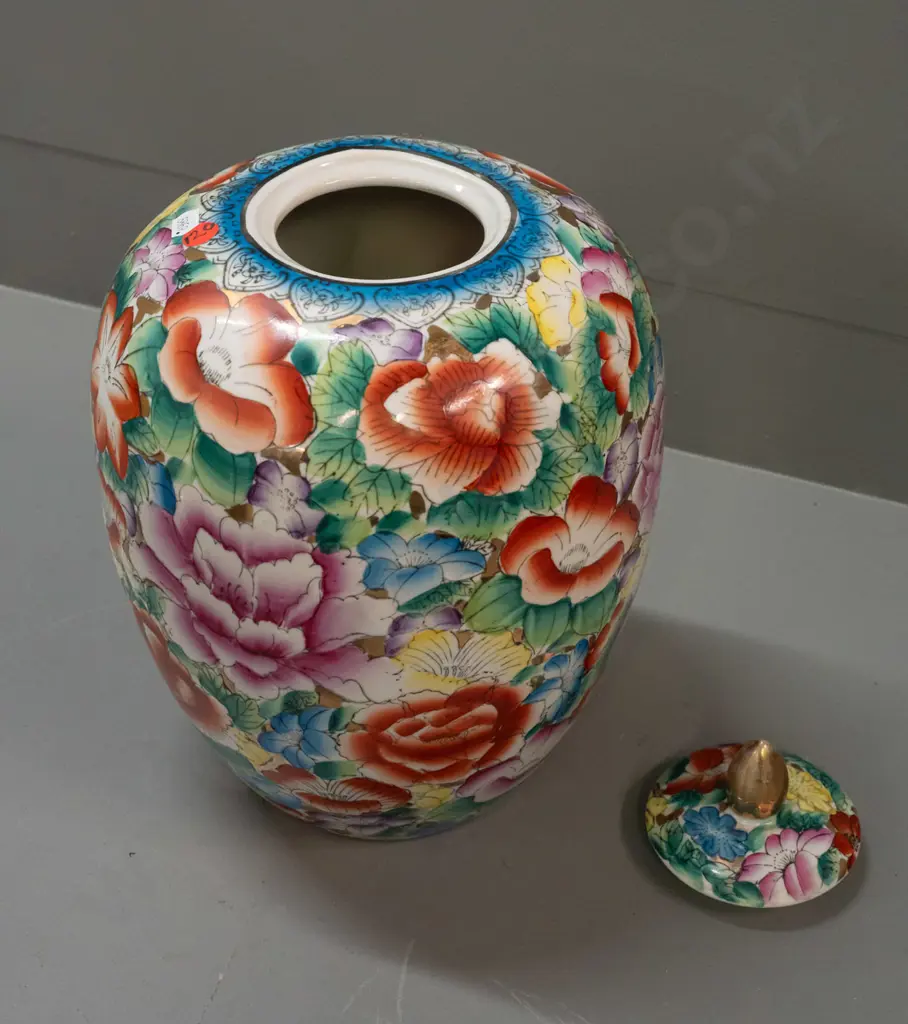 large Chinese lidded canister with floral and gilt decoration, gilded finial knob on lid, no maker's marks - some wear Image 1++