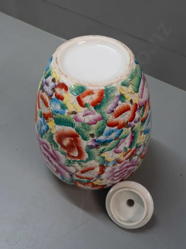 large Chinese lidded canister with floral and gilt decoration, gilded finial knob on lid, no maker's marks - some wear Image 1++