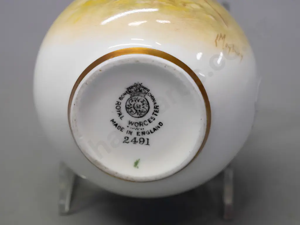 small hand painted and signed Royal Worcester bottle vase with pheasant motifs - signed L Maybury H-135 Image 1++