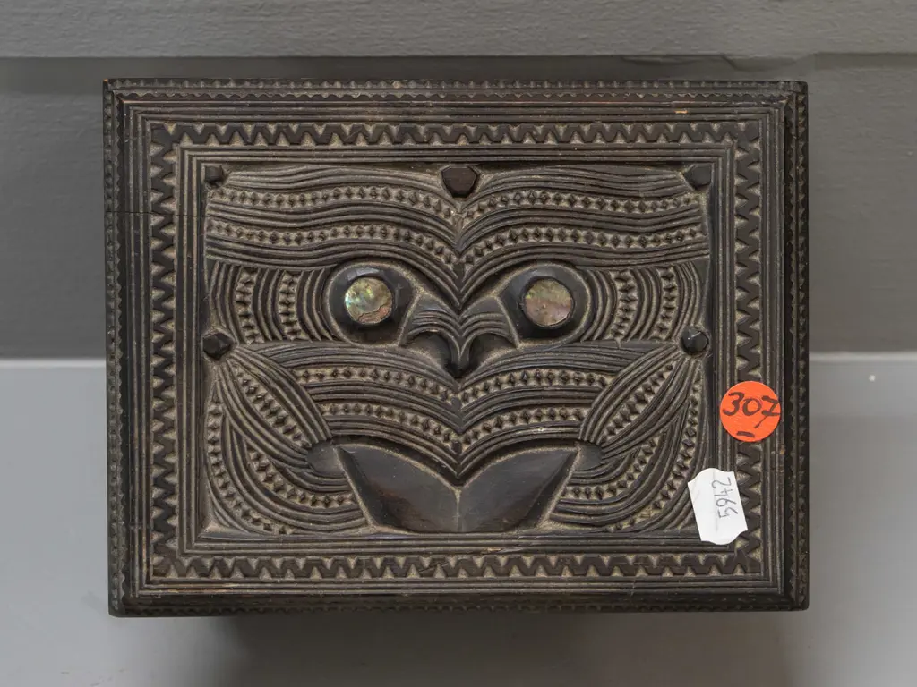 carved dark stained native timber Maori motif trinket box with hinged lid - label inside lid "Tapu" P.H. Leonard Marton Image 1++