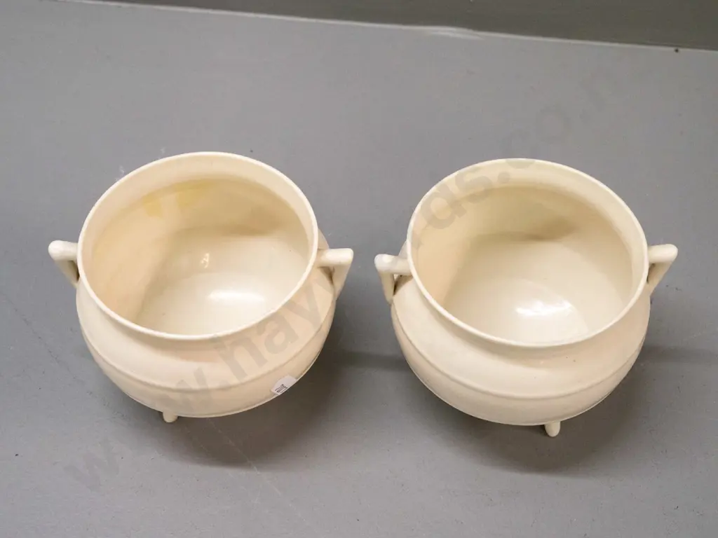 Pair of Belleek 3-footed cauldron-style open sugar bowls H-100 D-130 Image 1++