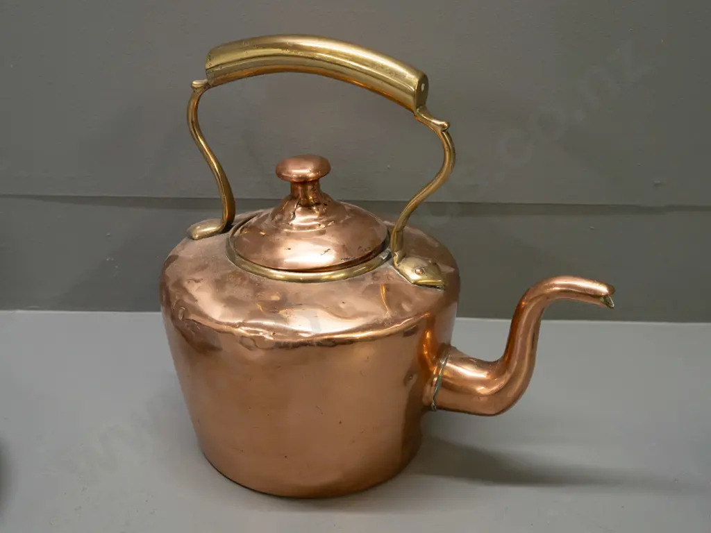 vintage copper kettle with brass handle and top rim - some dents and some splits to lid, oxidisation to inside H-290 Image 1++