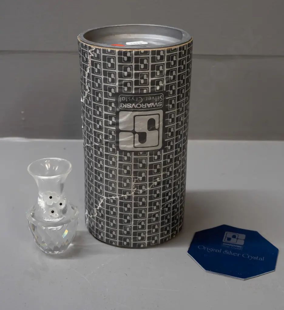 Swarovski crystal miniature vase with applied frosted flower decoration, with original box H-70. Image 1++