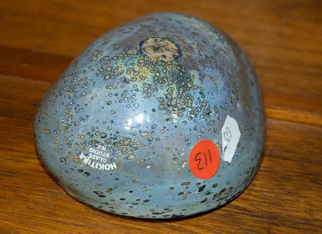 Hokitika Art Glass paua shell H-45 W-105 Image 1++