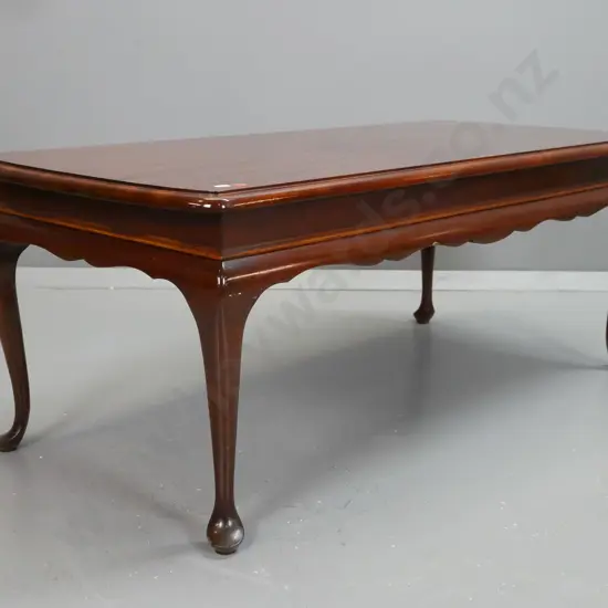 retro mahogany coffee table on sweeping cabriolet legs - minor marks to top H-400 W-1160 D-470