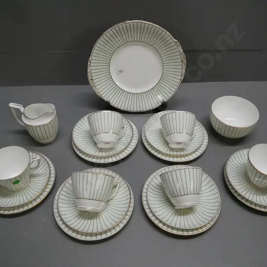 Mintons 21-piece Art Deco green & pink zigzag tea set: 6x trios, sandwich plate cream & sugar