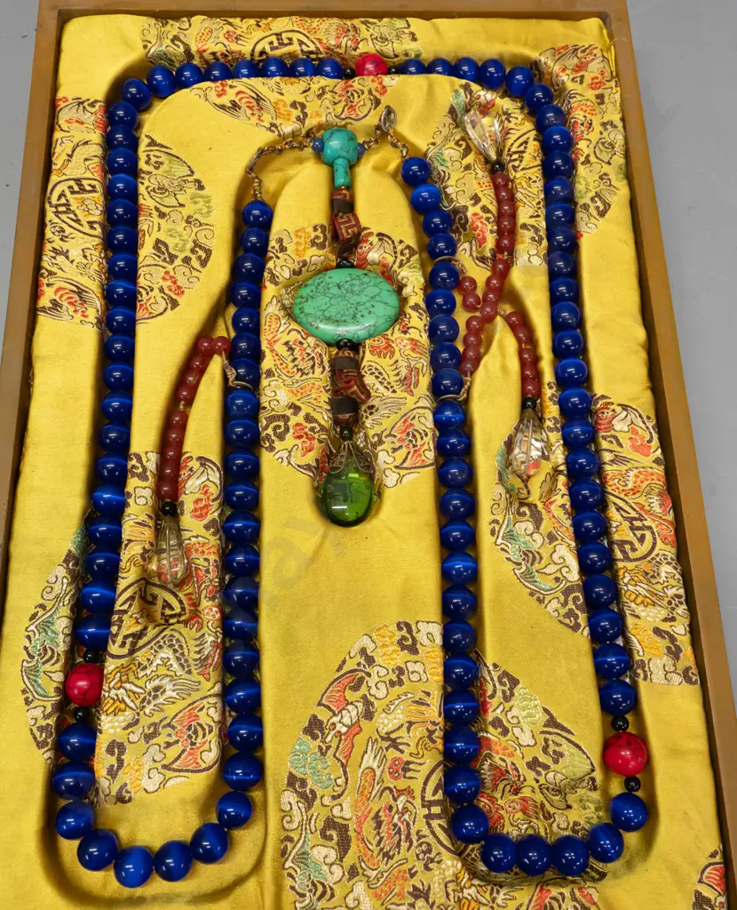 set of Chinese "court" beads in fitted, fabric lined laquered wooden box - blue, red and clear glass beads with stone Image 1++