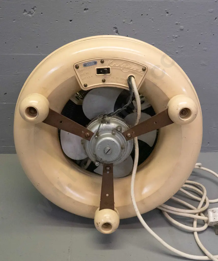 vintage "Kosyaire" deco style round peachy-pink bakelite cased heater - fan fitting marked Dux Image 1++