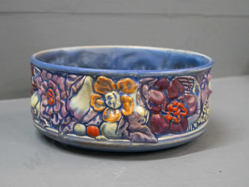 Royal Staffordshire cylindrical bowl w/ relief-moulded fruit & floral layout on cobalt blue ground H-70 D-170 Image 1++