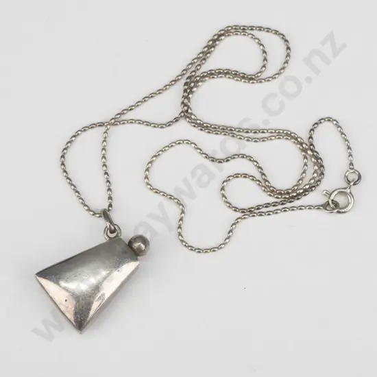 silver necklace chain stamped 925 (7.1gm)