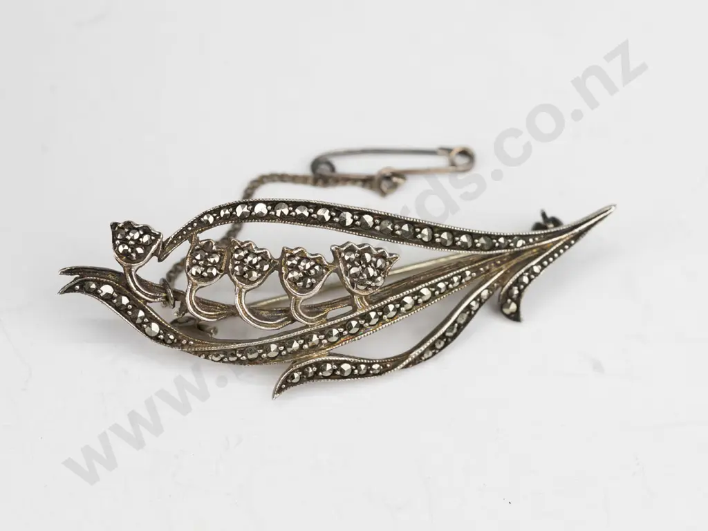 marcasite brooch with safety chain Image 1++