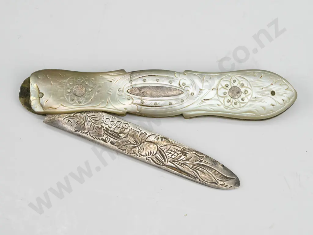 small pocket knife with hallmarked sterling silver engraved blade - crack to mother of pearl handle L-80 closed. Image 1++