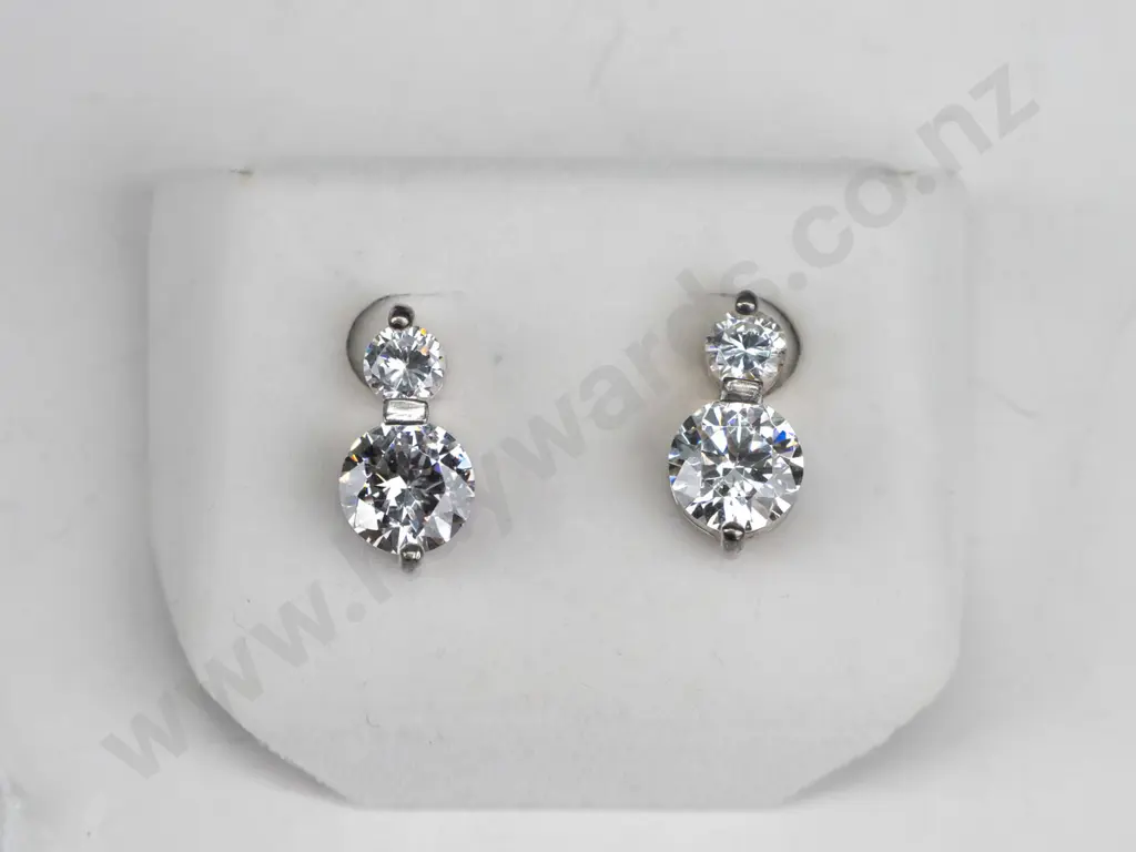 silver cz earings stamped 925 Image 1++