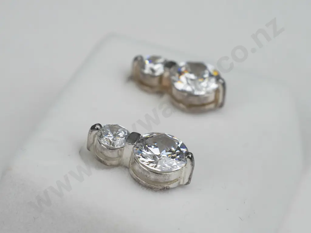 silver cz earings stamped 925 Image 1++