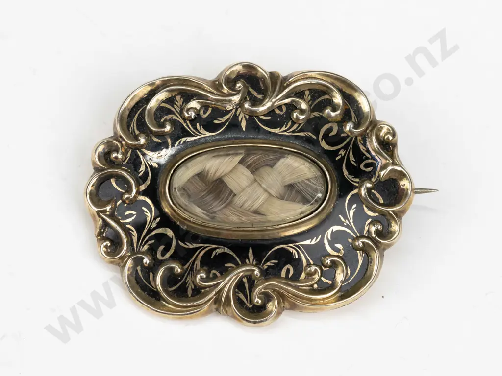 mourning brooch 9ct mount total weight 19.4gms Image 1++