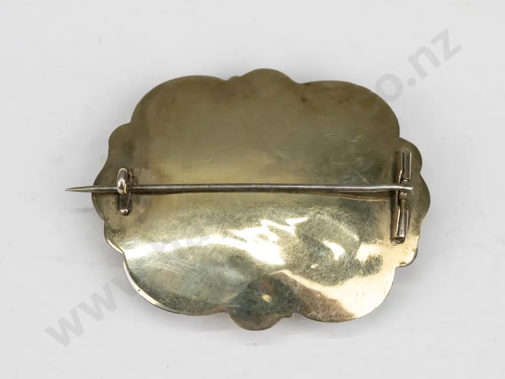 mourning brooch 9ct mount total weight 19.4gms Image 1++