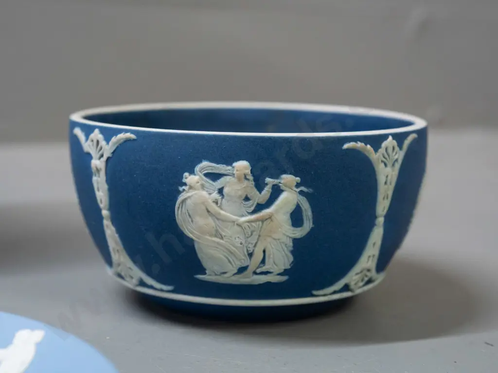 Wedgwood Jasperware blue and white items - dark blue bowl, light blue vase H-200, ashtray and 3 dishes Image 1++