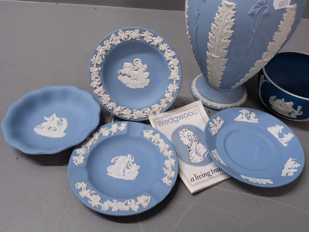 Wedgwood Jasperware blue and white items - dark blue bowl, light blue vase H-200, ashtray and 3 dishes Image 1++