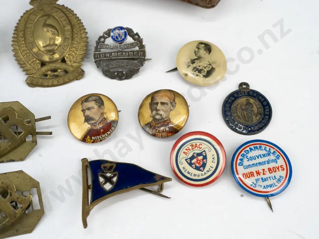 assorted New Zealand military, NZE and other hat and uniform badges, souvenir buttons, etc. with worn leather pouch incl Image 1++