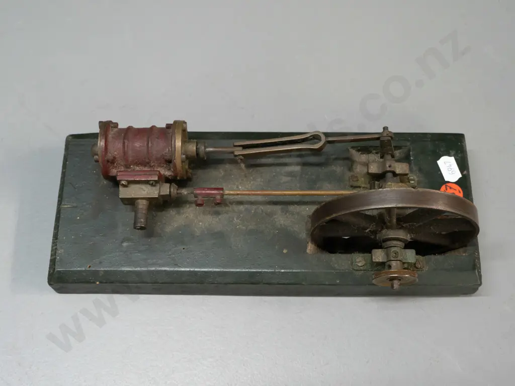 vintage stationery piston driven flywheel on wooden base, pulley wheel marked Meccano - age wear H-100 L-260 W-100 Image 1++