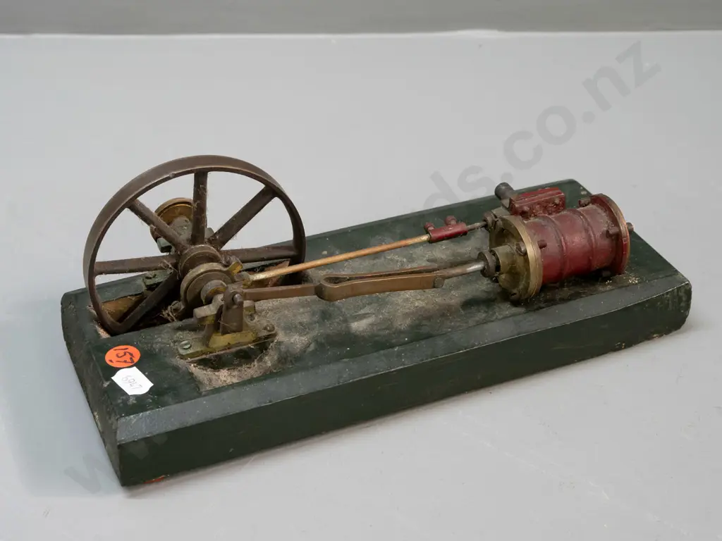 vintage stationery piston driven flywheel on wooden base, pulley wheel marked Meccano - age wear H-100 L-260 W-100 Image 1++