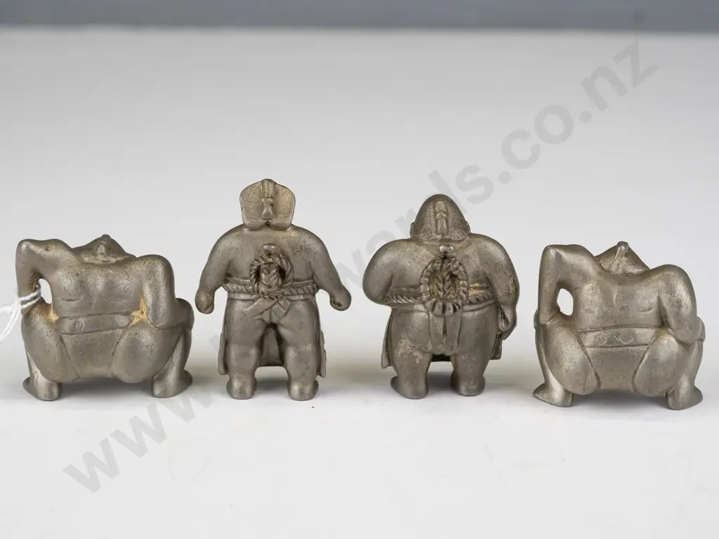 4 small heavy cast metal sumo wrestler figures - fine detailing, no maker's marks - tallest is H-55 Image 1++