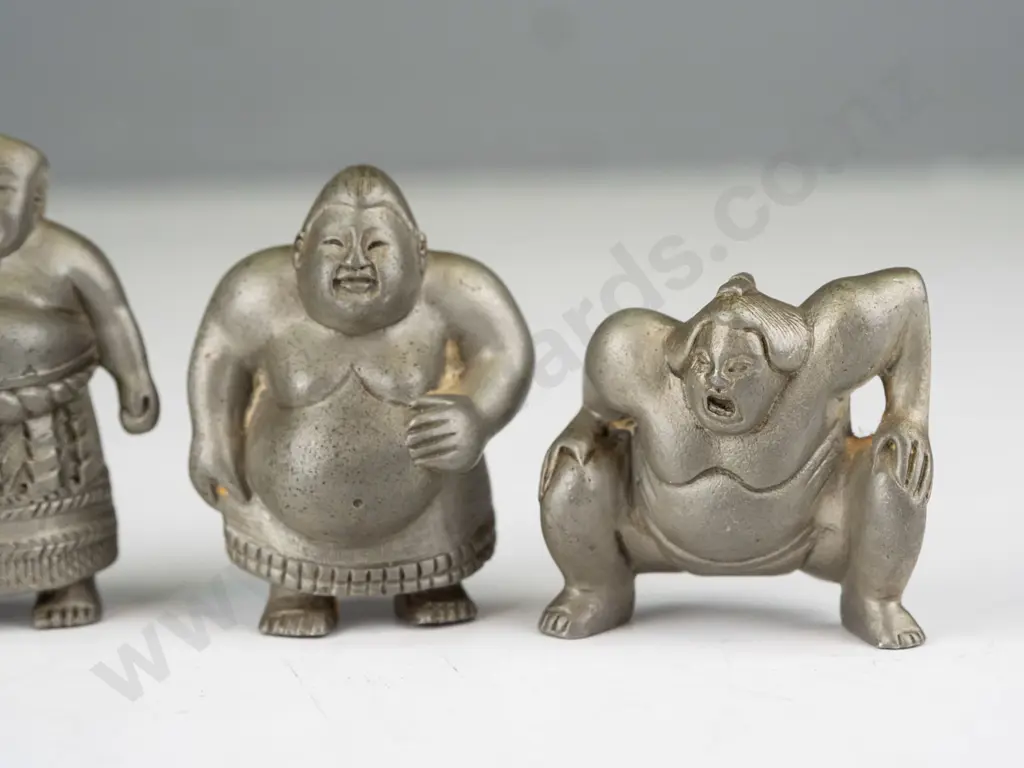 4 small heavy cast metal sumo wrestler figures - fine detailing, no maker's marks - tallest is H-55 Image 1++
