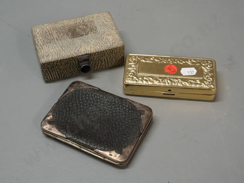 leather coin case with sliver corners marked 925 and 2 vintage shaving items: fitted case of Rolls Razor blades and Image 1++