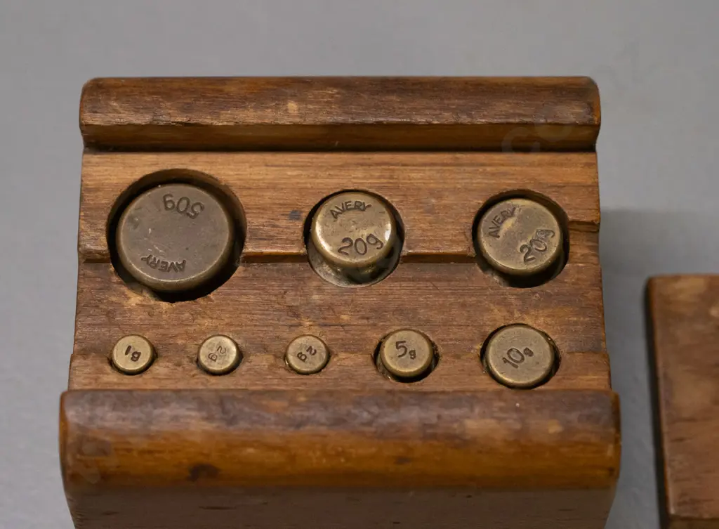 set of smal; Avery scale weights in fitted wooden case - from 1 gram to 50 gram - some water staining to wood. H-45 W-70 Image 1++