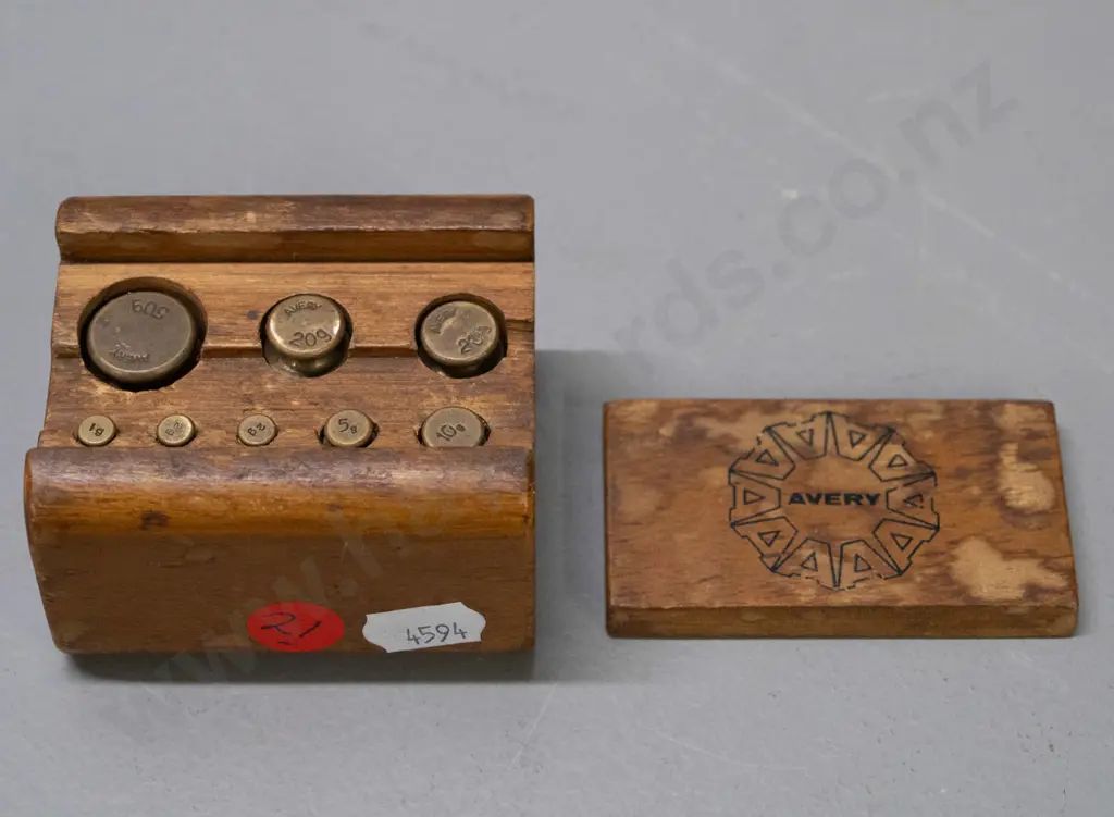 set of smal; Avery scale weights in fitted wooden case - from 1 gram to 50 gram - some water staining to wood. H-45 W-70 Image 1++