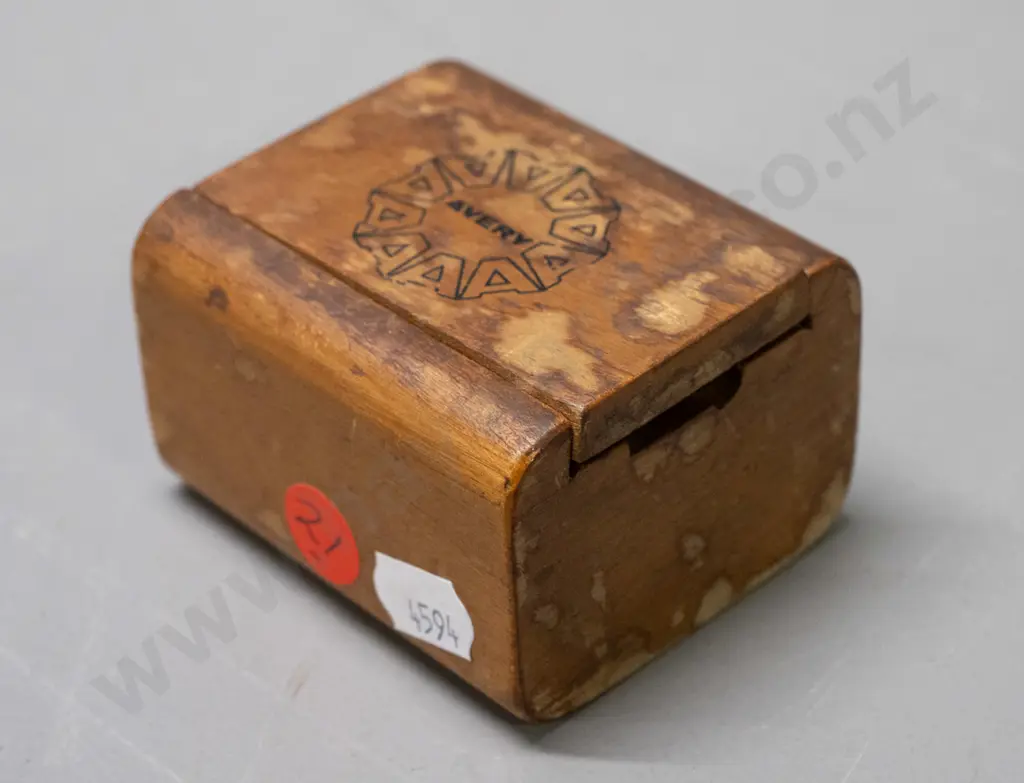 set of smal; Avery scale weights in fitted wooden case - from 1 gram to 50 gram - some water staining to wood. H-45 W-70 Image 1++