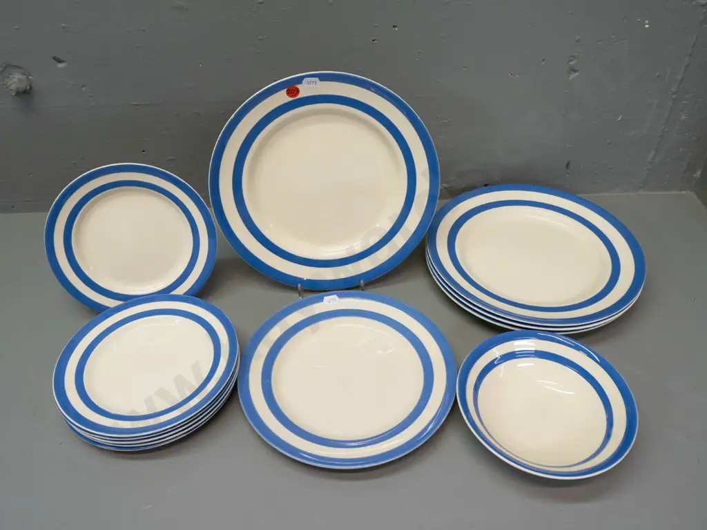 T&G Greene blue and white Cornish Ware table ware with warm ivory ground - 4 dinner plates, 6 sides, medium plate and Image 1++