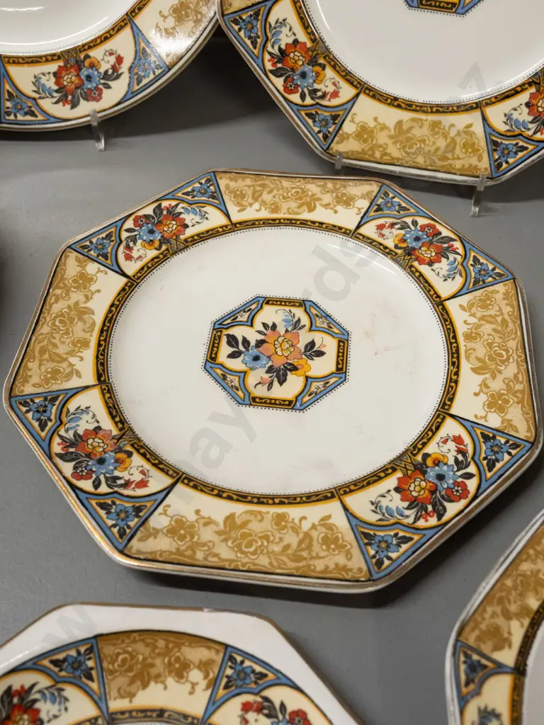 Wedgwood Imperial Porcelain "Melody" pattern part dinner set - 3 large and 3 medium plates, 2 sides, 2 bowls, etc. - Image 1++