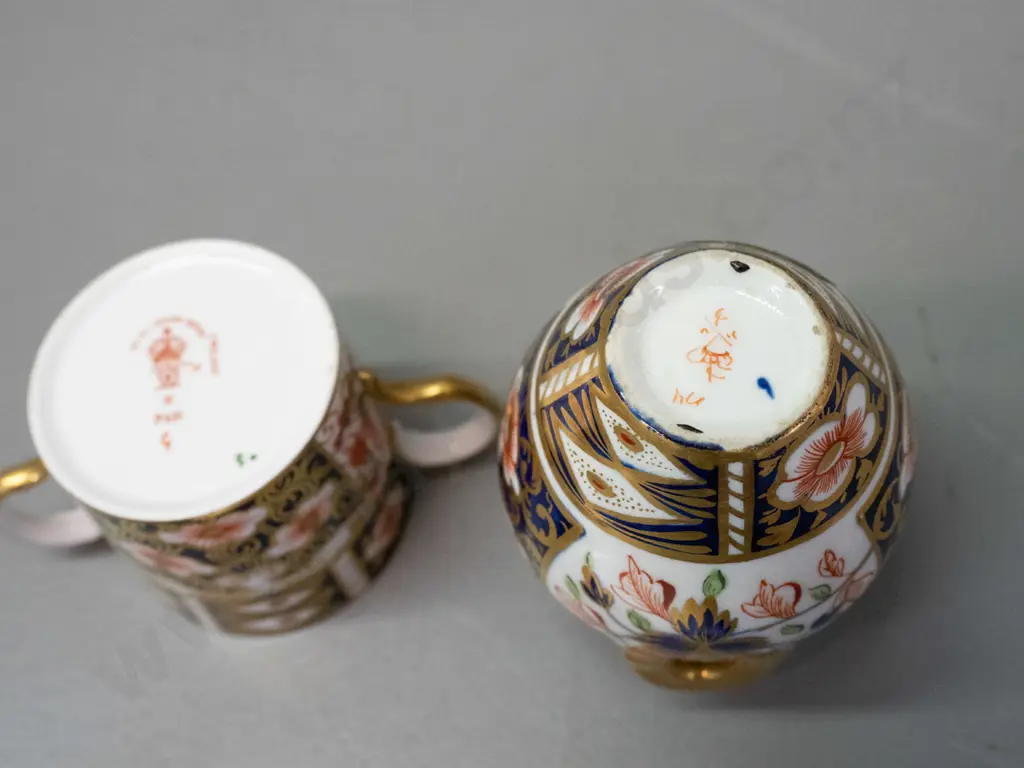 5 Imari pattern china items - 4 Royal Crown Derby - 2 pin dishes, small lidded canister and double handled cup - and a Image 1++