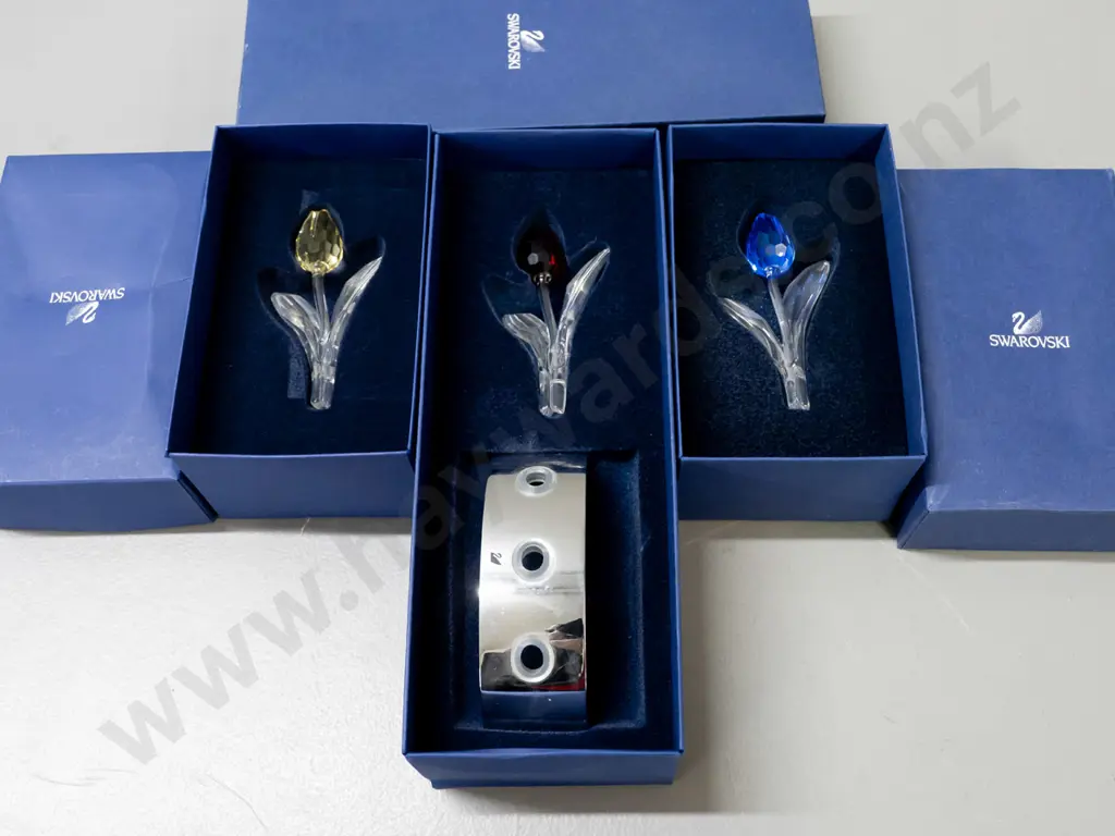 3 Swarovski crystal tulips in curved chrome stand, 3 original boxes. H-115 W-100 Image 1++