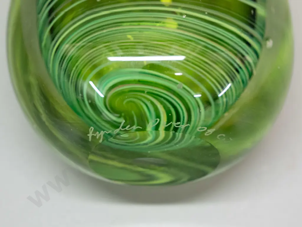 Lynden Over '08 New Zealand art glass vase - swirled green and clear teardrop shape H-160 Image 1++