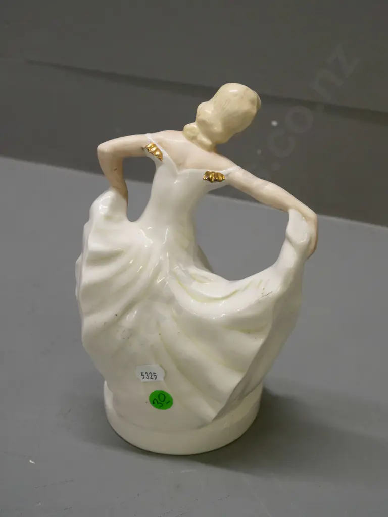 deco German porcelain dancing woman figure with gilt decoration H-220 W-140 Image 1++