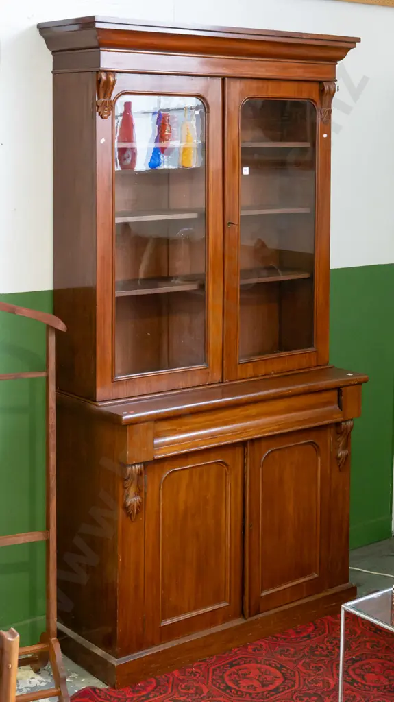 Victorian mahogany bookcase-chiffonier with 2 arched glazed doors, 3 adjustable shelves, shaped cornice top, base has Image 1++